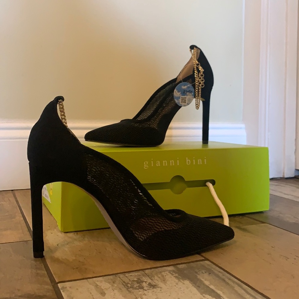 Size 7.5 Gianni Bini Black Heels